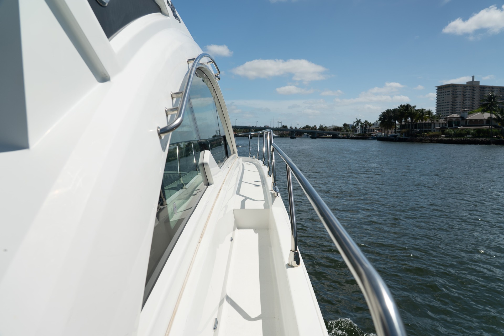 Yacht Photo 17